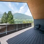 아파트 In Near Lift