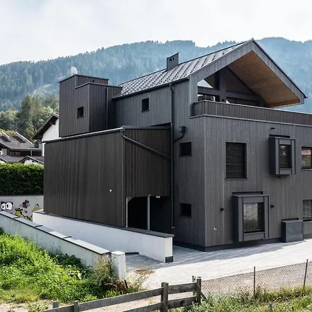 Apartment In Near Lift