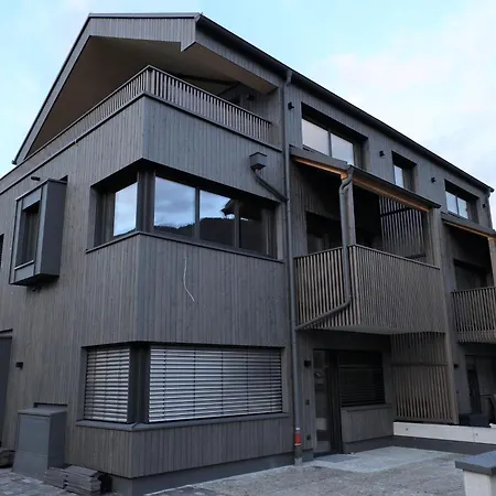 Apartment In Near Lift *