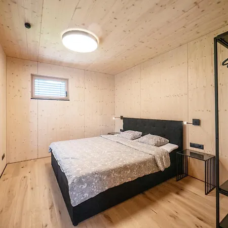 Appartement In Near Lift